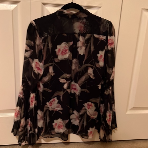 White House Black Market floral top - Picture 5 of 7